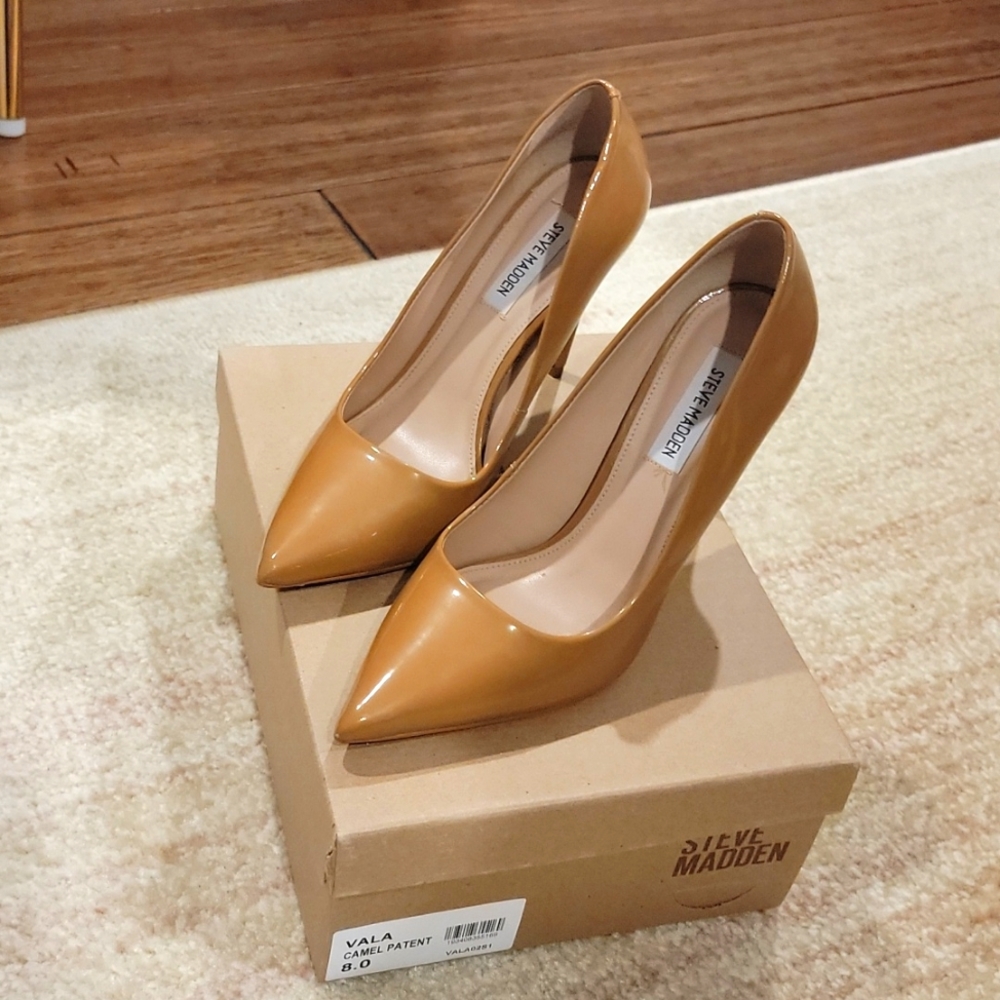 Steve Madden Vala Patent Carmel Pumps